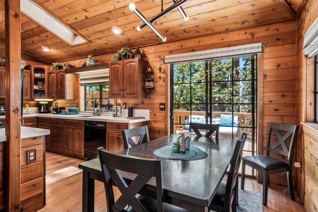 Image 9 of property listing at 53325 Double View Drive, Idyllwild, CA 92549