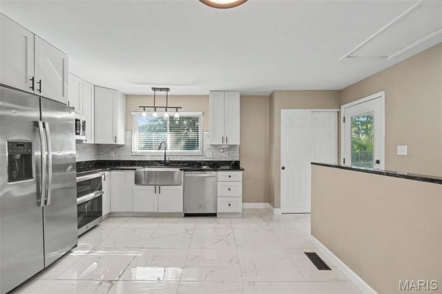 2219 Bentley Manor Drive, Fenton, MO 63026