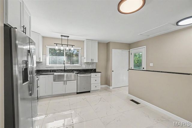 2219 Bentley Manor Drive, Fenton, MO 63026