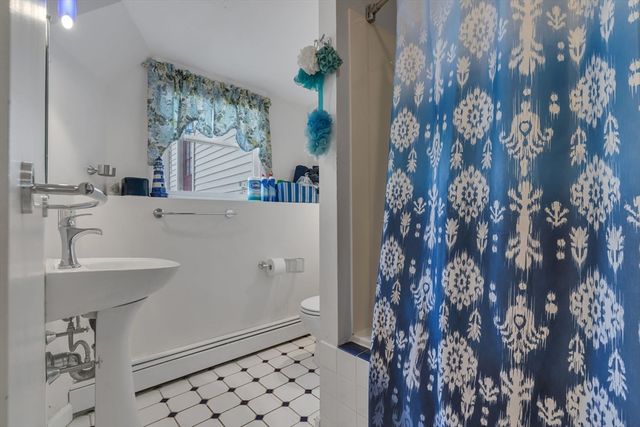8 Park Cir, Attleboro, MA 02703