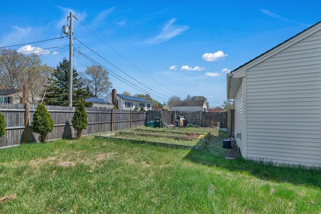 8 Park Cir, Attleboro, MA 02703