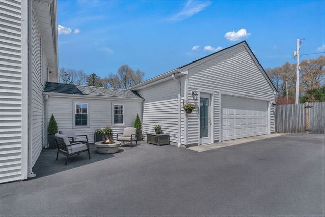 8 Park Cir, Attleboro, MA 02703