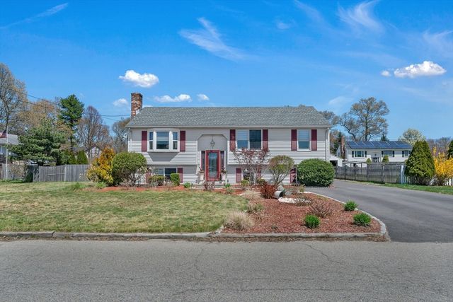 8 Park Cir, Attleboro, MA 02703