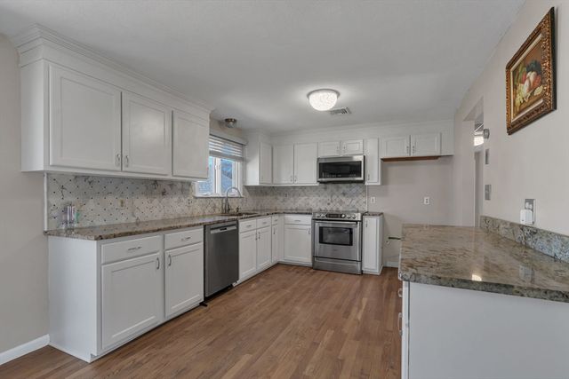 8 Park Cir, Attleboro, MA 02703