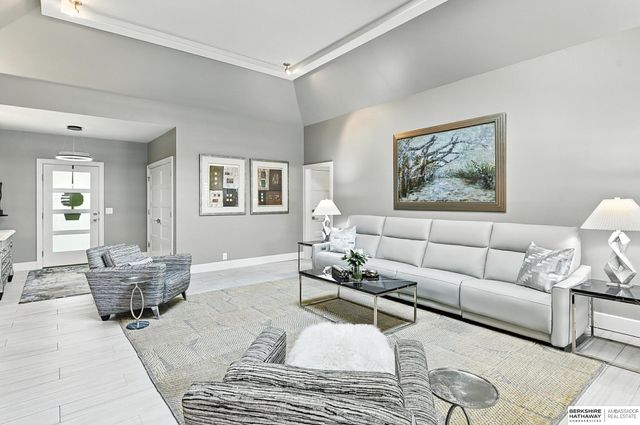 16228 Bancroft Circle, Omaha, NE 68130