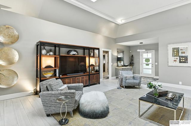 16228 Bancroft Circle, Omaha, NE 68130