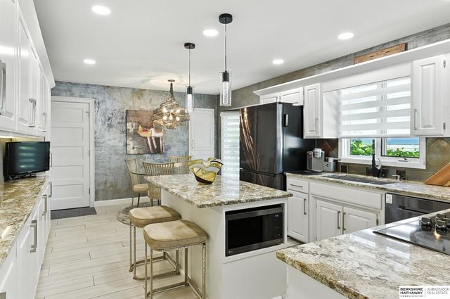 16228 Bancroft Circle, Omaha, NE 68130