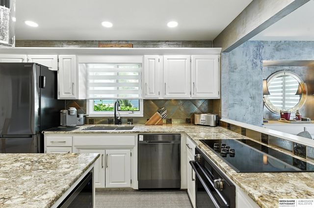 16228 Bancroft Circle, Omaha, NE 68130