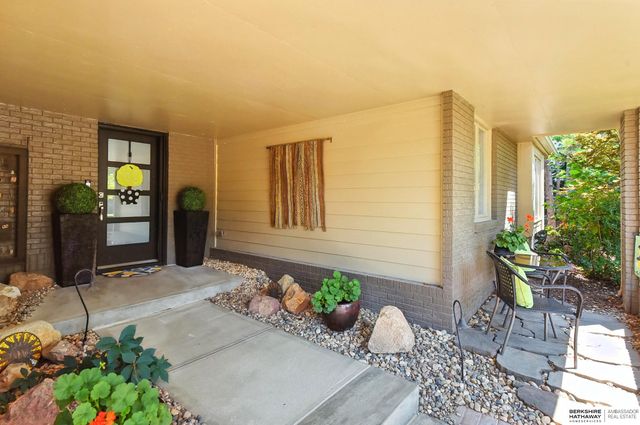 16228 Bancroft Circle, Omaha, NE 68130