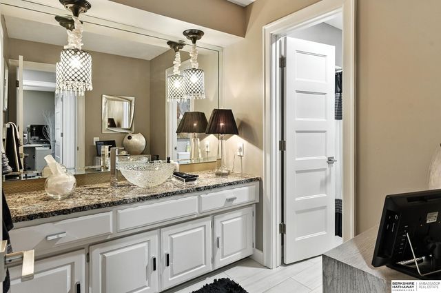 16228 Bancroft Circle, Omaha, NE 68130