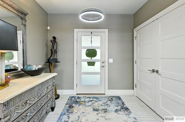 16228 Bancroft Circle, Omaha, NE 68130