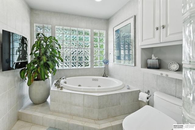 16228 Bancroft Circle, Omaha, NE 68130