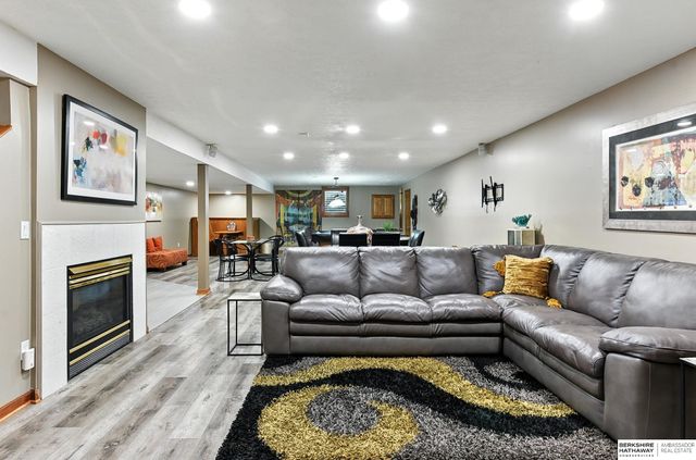 16228 Bancroft Circle, Omaha, NE 68130