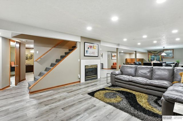 16228 Bancroft Circle, Omaha, NE 68130