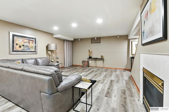 16228 Bancroft Circle, Omaha, NE 68130