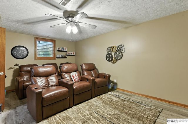 16228 Bancroft Circle, Omaha, NE 68130