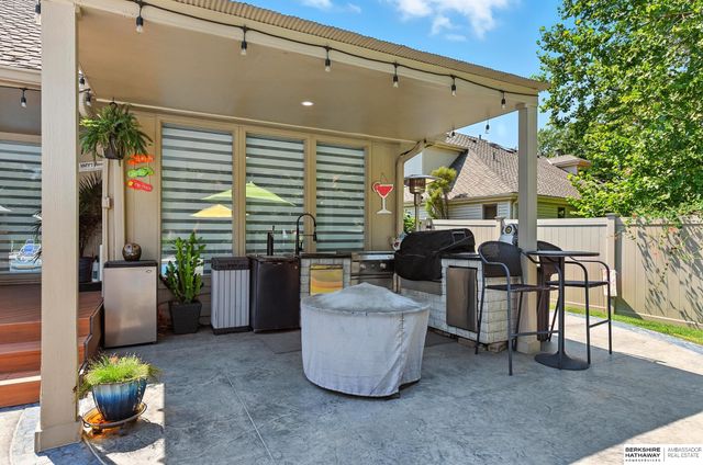 16228 Bancroft Circle, Omaha, NE 68130