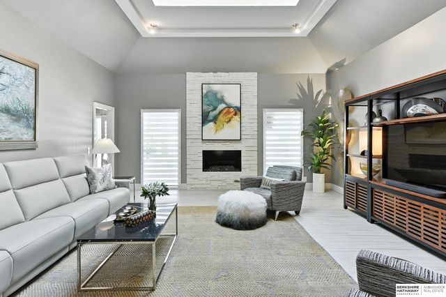 16228 Bancroft Circle, Omaha, NE 68130