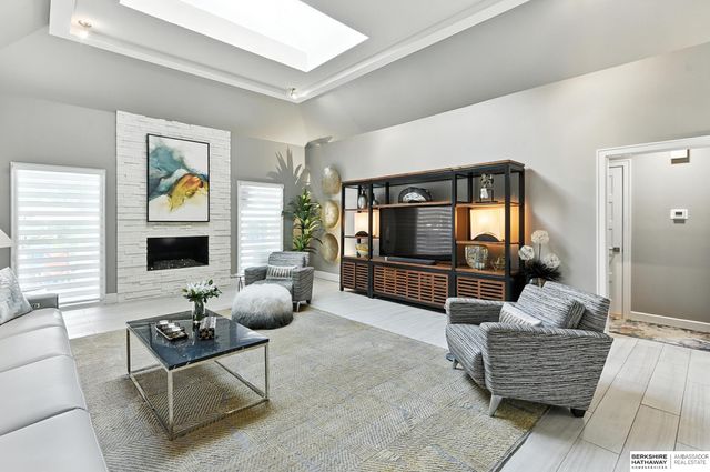 16228 Bancroft Circle, Omaha, NE 68130