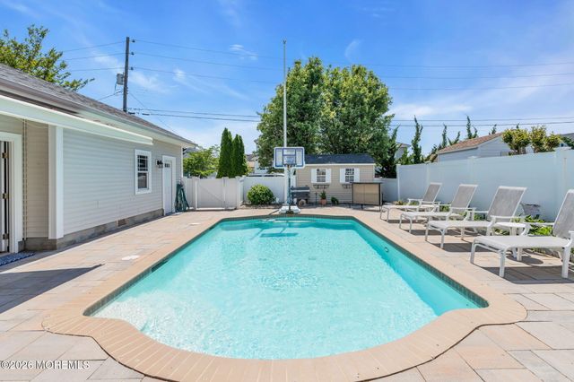 161 Lake Avenue, Manasquan, NJ 08736
