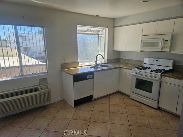 14159 Gilmore 9, Van Nuys (los Angeles), CA 91401