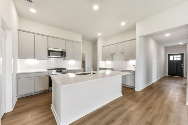 66 Leon Way, Dayton, TX 77535