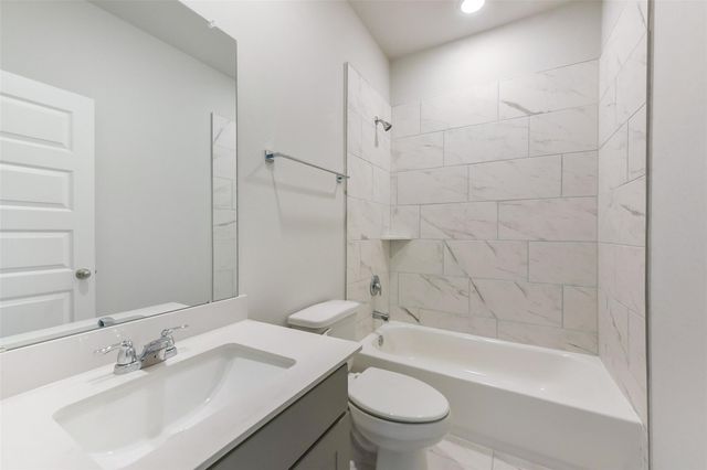 66 Leon Way, Dayton, TX 77535
