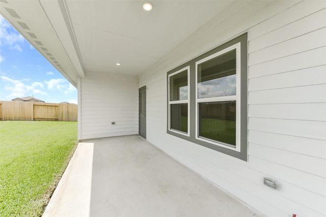 66 Leon Way, Dayton, TX 77535