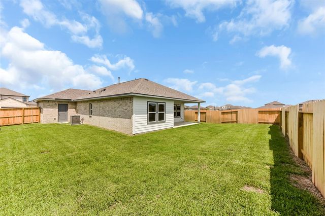 66 Leon Way, Dayton, TX 77535