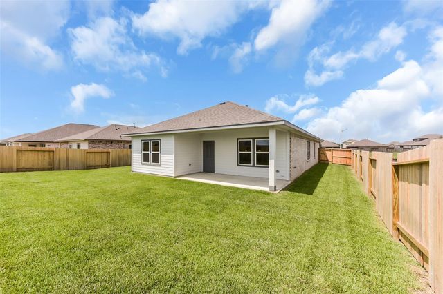 66 Leon Way, Dayton, TX 77535
