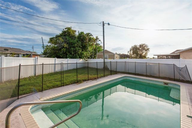 2415 15TH STREET W, Palmetto, FL 34221