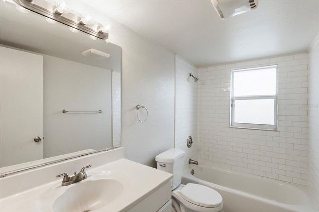 2415 15TH STREET W, Palmetto, FL 34221