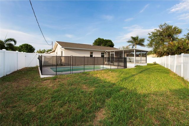 2415 15TH STREET W, Palmetto, FL 34221