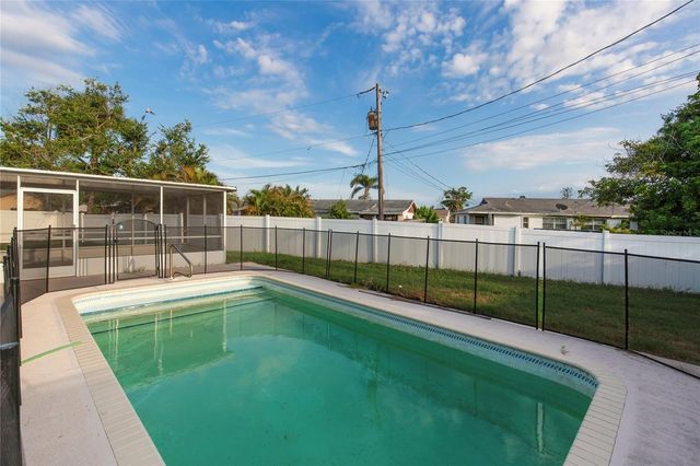 2415 15TH STREET W, Palmetto, FL 34221