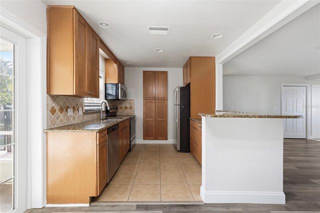 2415 15TH STREET W, Palmetto, FL 34221