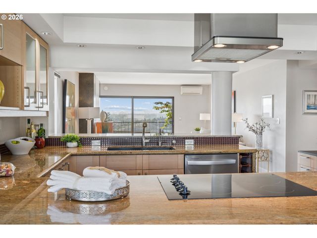 2211 Sw 1ST Ave 1402, Portland, OR 97201