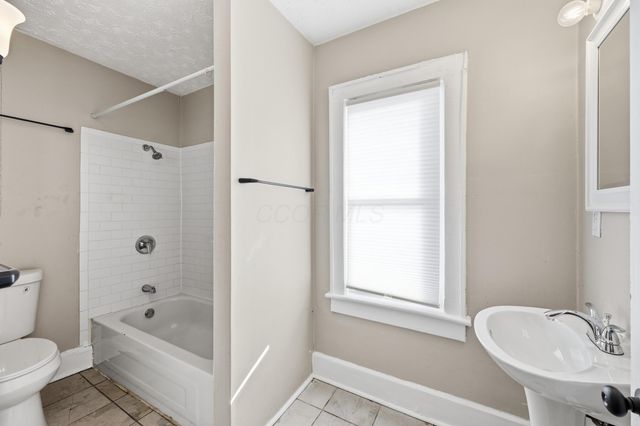 1452 Summit Street, Columbus, OH 43201