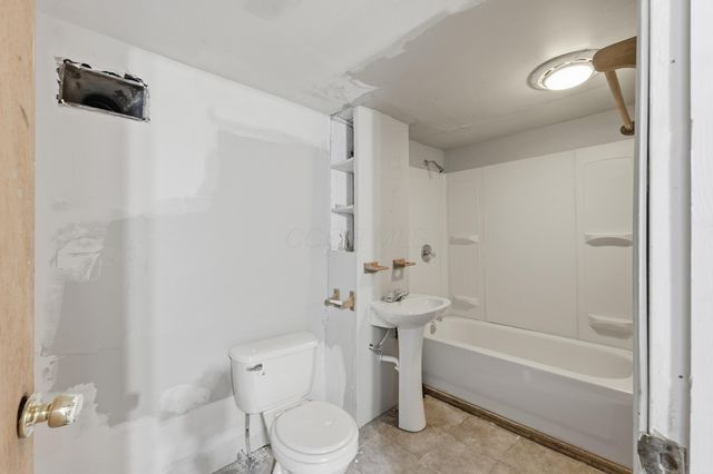 1452 Summit Street, Columbus, OH 43201