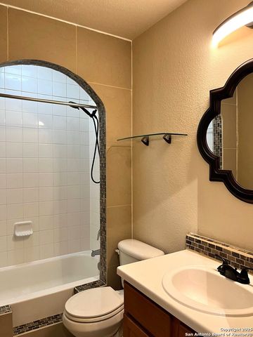 8454 Blackstone Cv, Converse, TX 78109