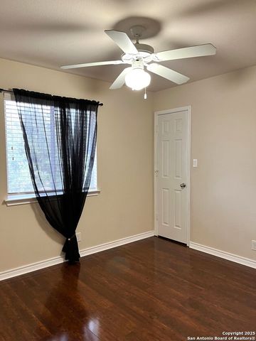 8454 Blackstone Cv, Converse, TX 78109