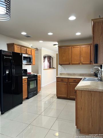 8454 Blackstone Cv, Converse, TX 78109