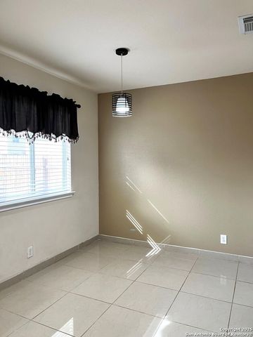 8454 Blackstone Cv, Converse, TX 78109