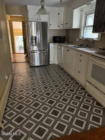 62 Williams Street, Niskayuna, NY 12309