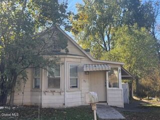 62 Williams Street, Niskayuna, NY 12309