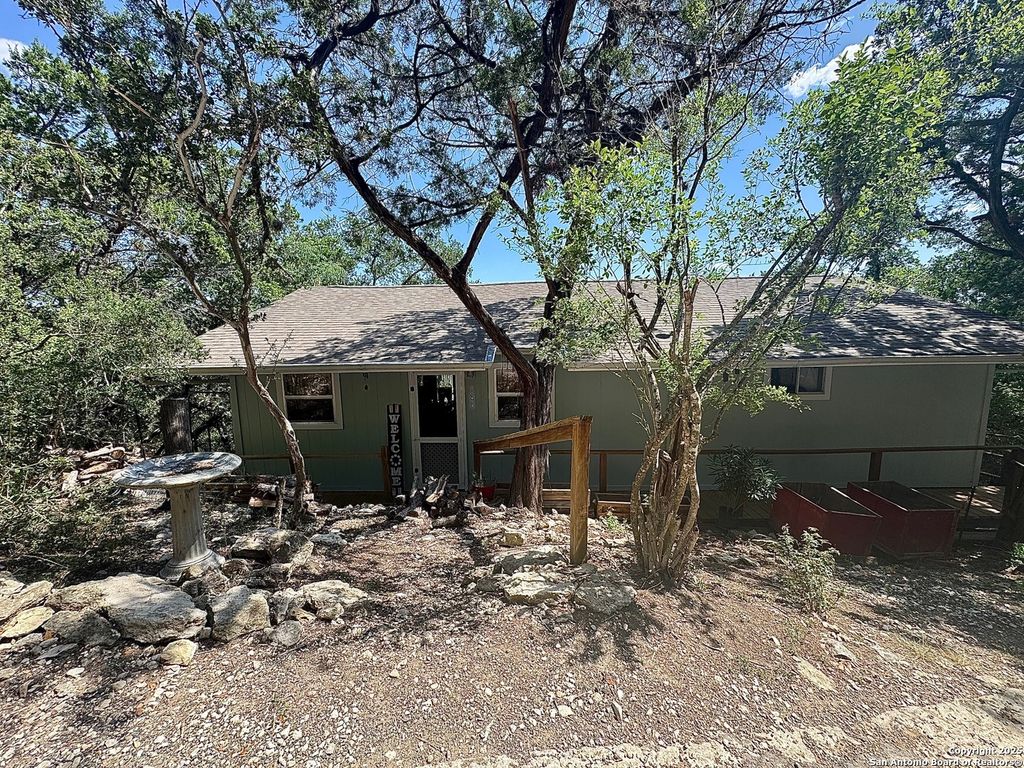 188 Hill Of Contentment, Pipe Creek, TX 78063