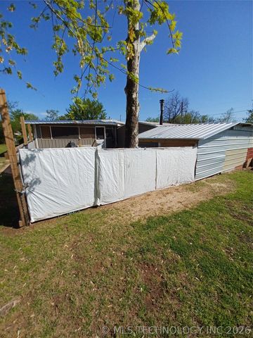 416747 Delaware Drive, Checotah, OK 74426