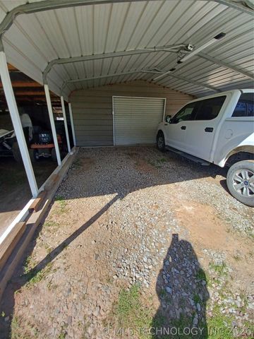 416747 Delaware Drive, Checotah, OK 74426