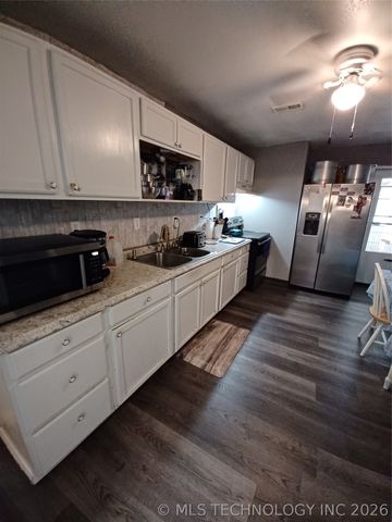 416747 Delaware Drive, Checotah, OK 74426