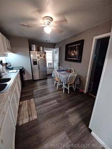 416747 Delaware Drive, Checotah, OK 74426