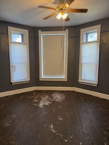 7237 S Stony Island Avenue, Chicago, IL 60649
